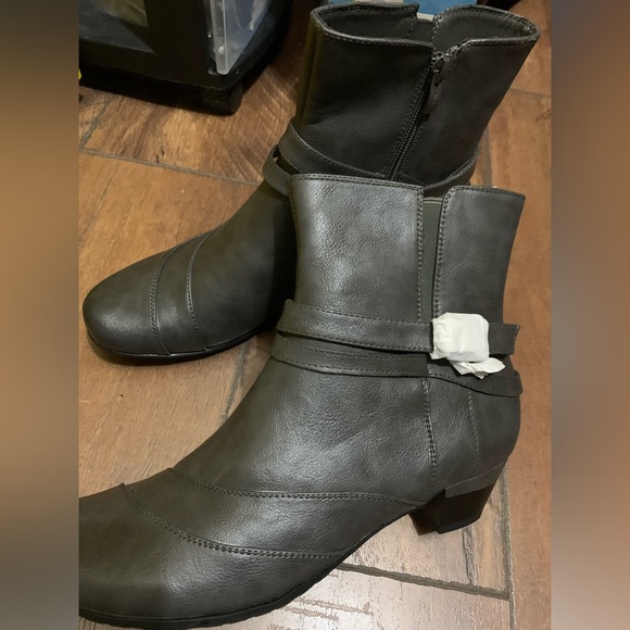 New Faux-leather boots in gray, size 41 - Picture 1 of 5